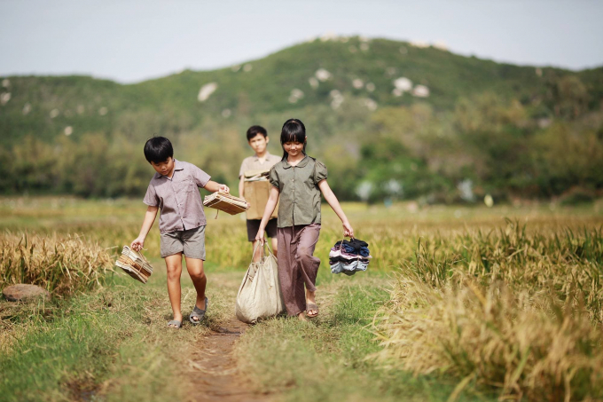 Tôi thấy hoa vàng trên cỏ xanh